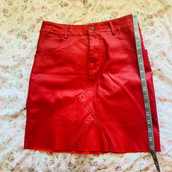 Prettylittle Thing red stretch faux leather mini skirt size US6/UK10 - Picture 3 of 12